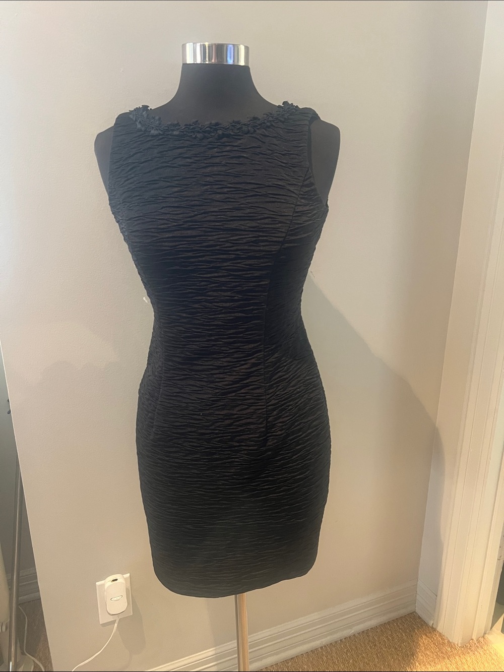 Carole Little Black Textured Sleeveless Sheath Dress